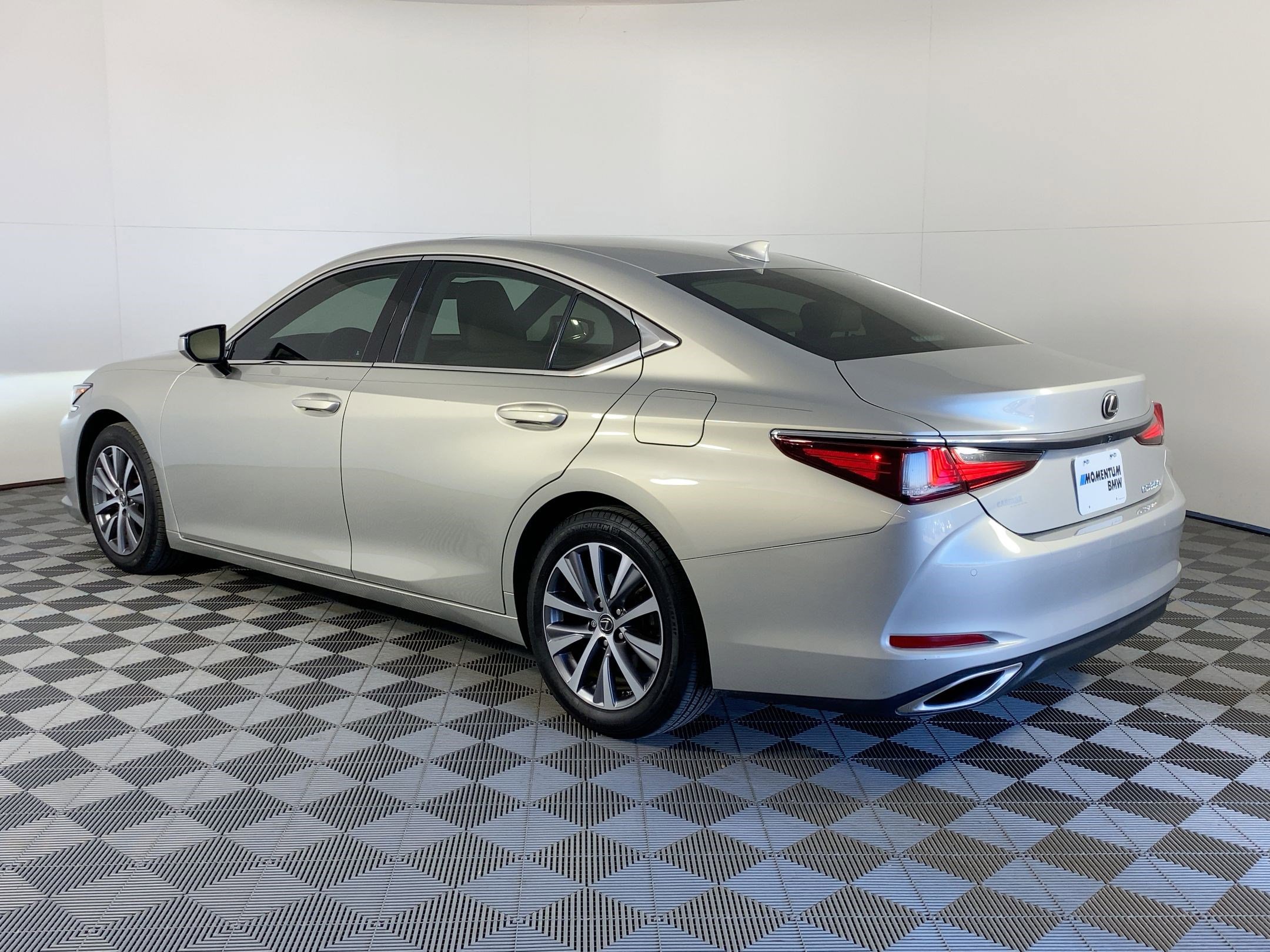 Used 2019 Lexus ES 350 image 3