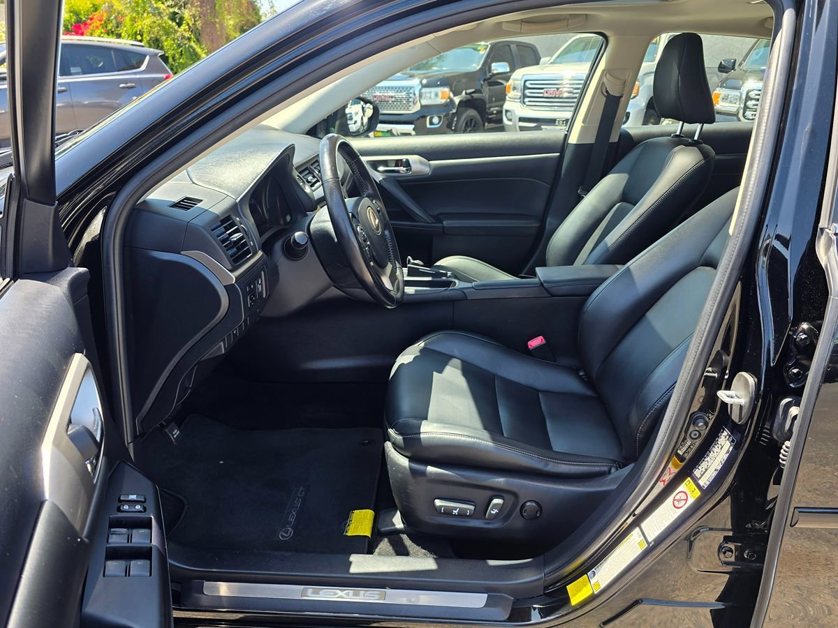 Used 2015 Lexus CT 200h FWD image 17