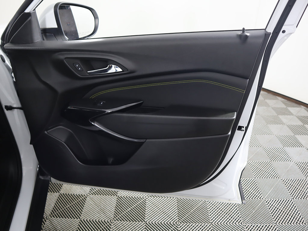 Used 2024 Chevrolet Trax LT w/ LT Convenience Package FWD image 22