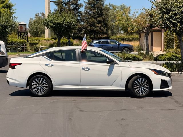 Used 2025 Nissan Altima 2.5 SV FWD image 4
