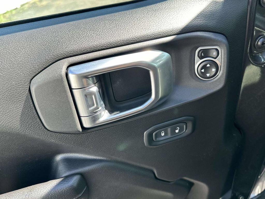 Used 2024 Jeep Wrangler Unlimited w/ Convenience Group AWD/4WD image 19