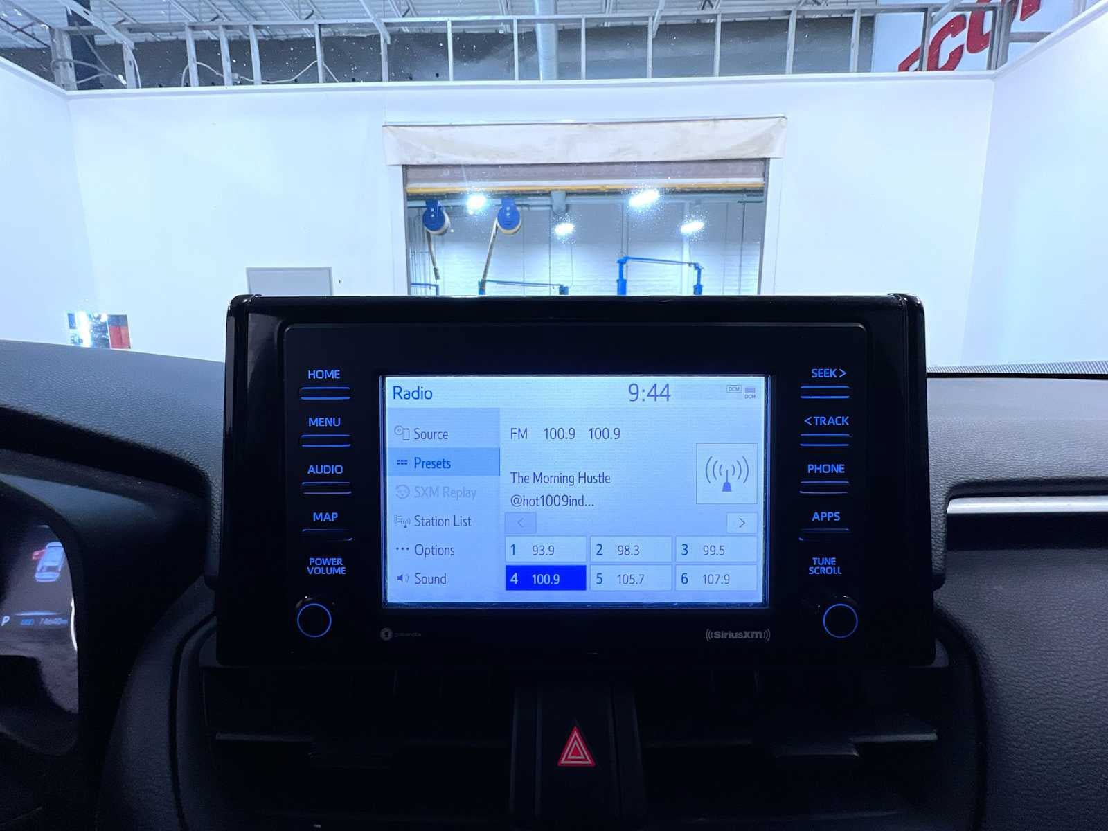 Used 2021 Toyota RAV4 LE AWD/4WD image 26