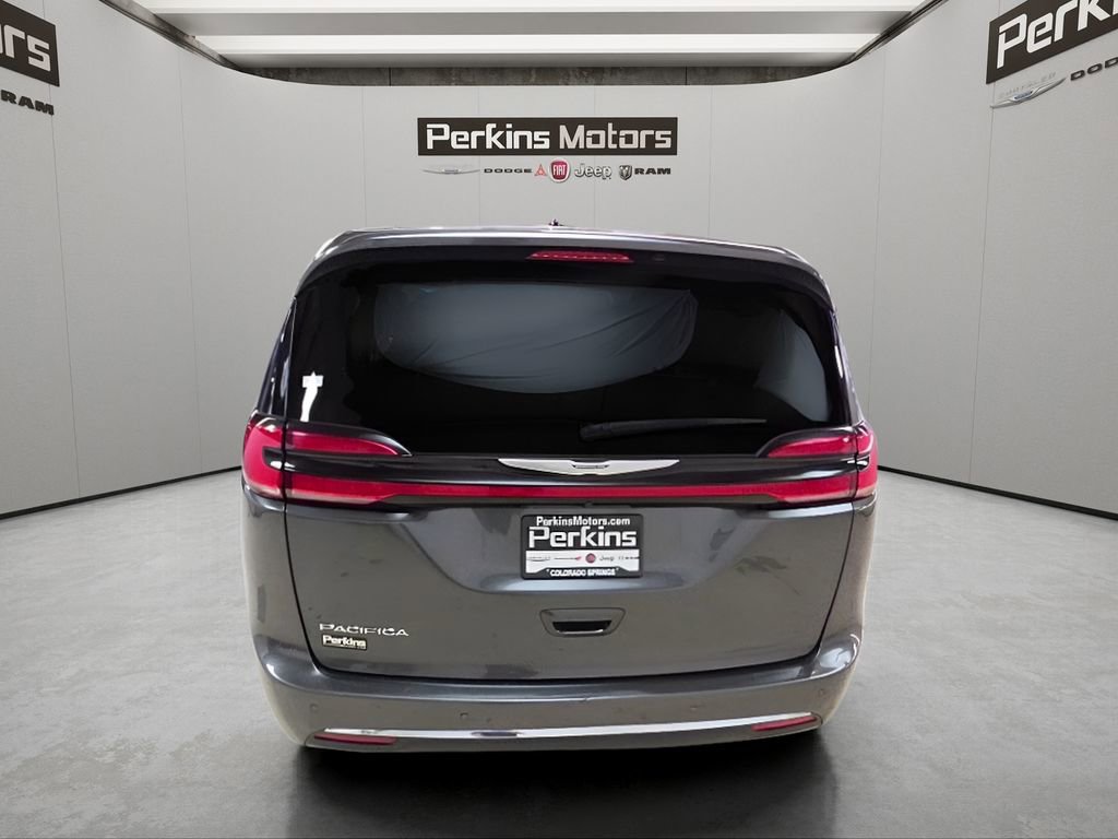 Certified 2023 Chrysler Pacifica Touring-L image 4