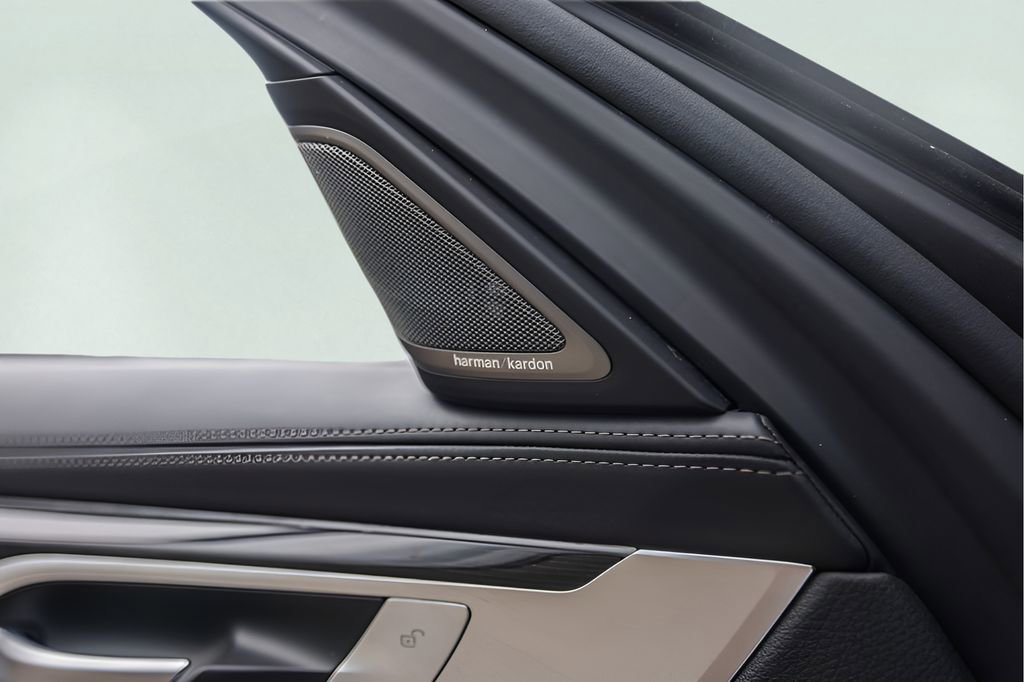 Used 2019 BMW 740i w/ Executive Package RWD image 25