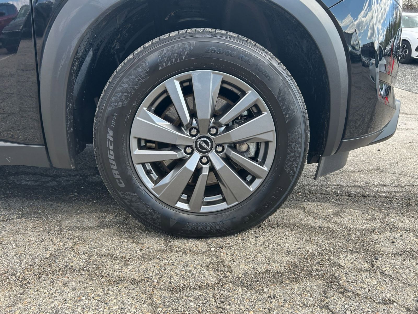 Used 2025 Nissan Pathfinder SV image 24