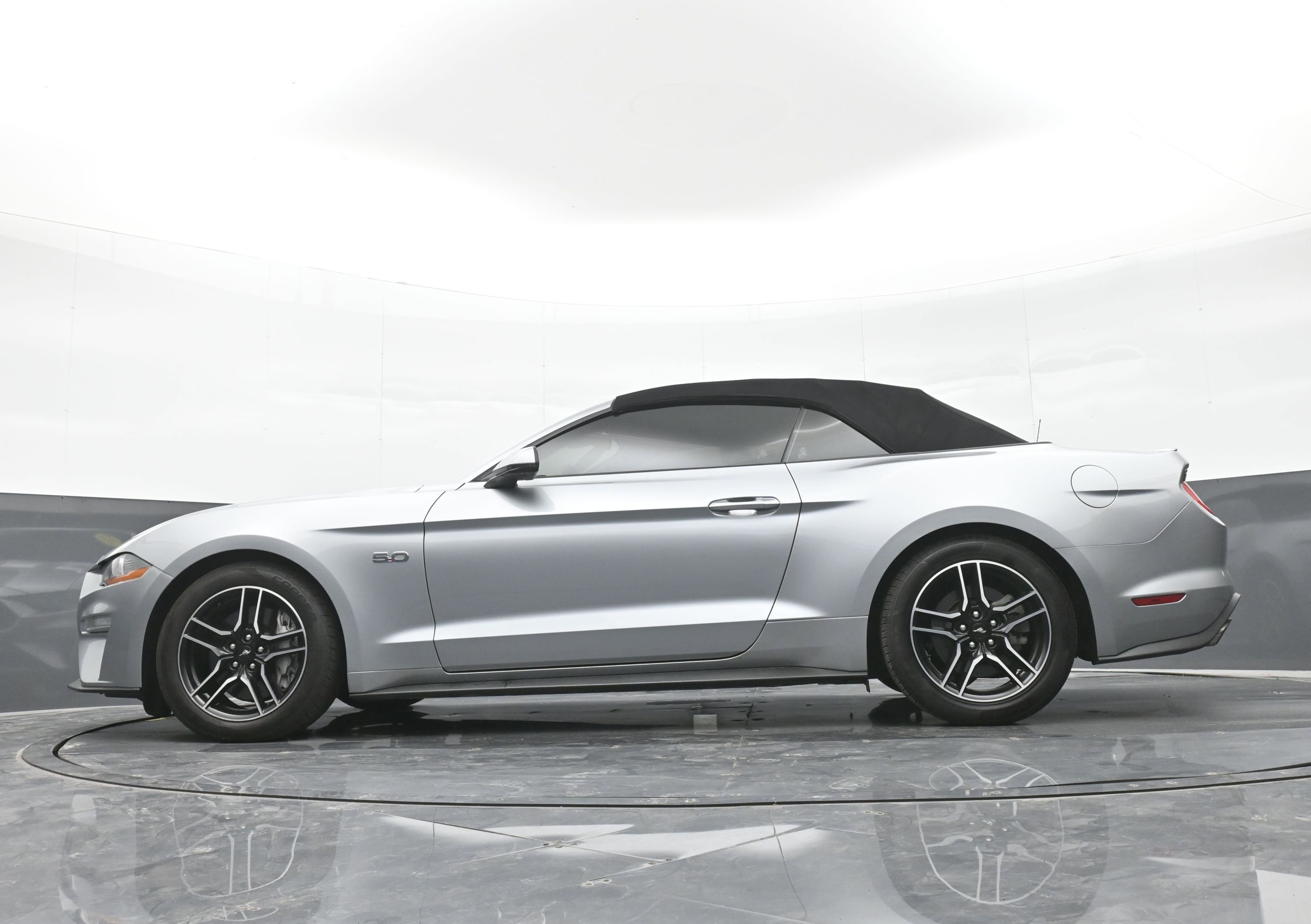Used 2022 Ford Mustang GT Premium w/ Equipment Group 401A RWD image 40