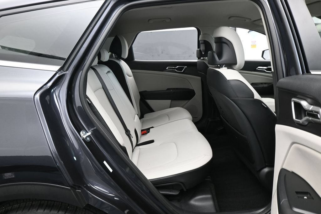Used 2026 Kia Sportage EX FWD image 37
