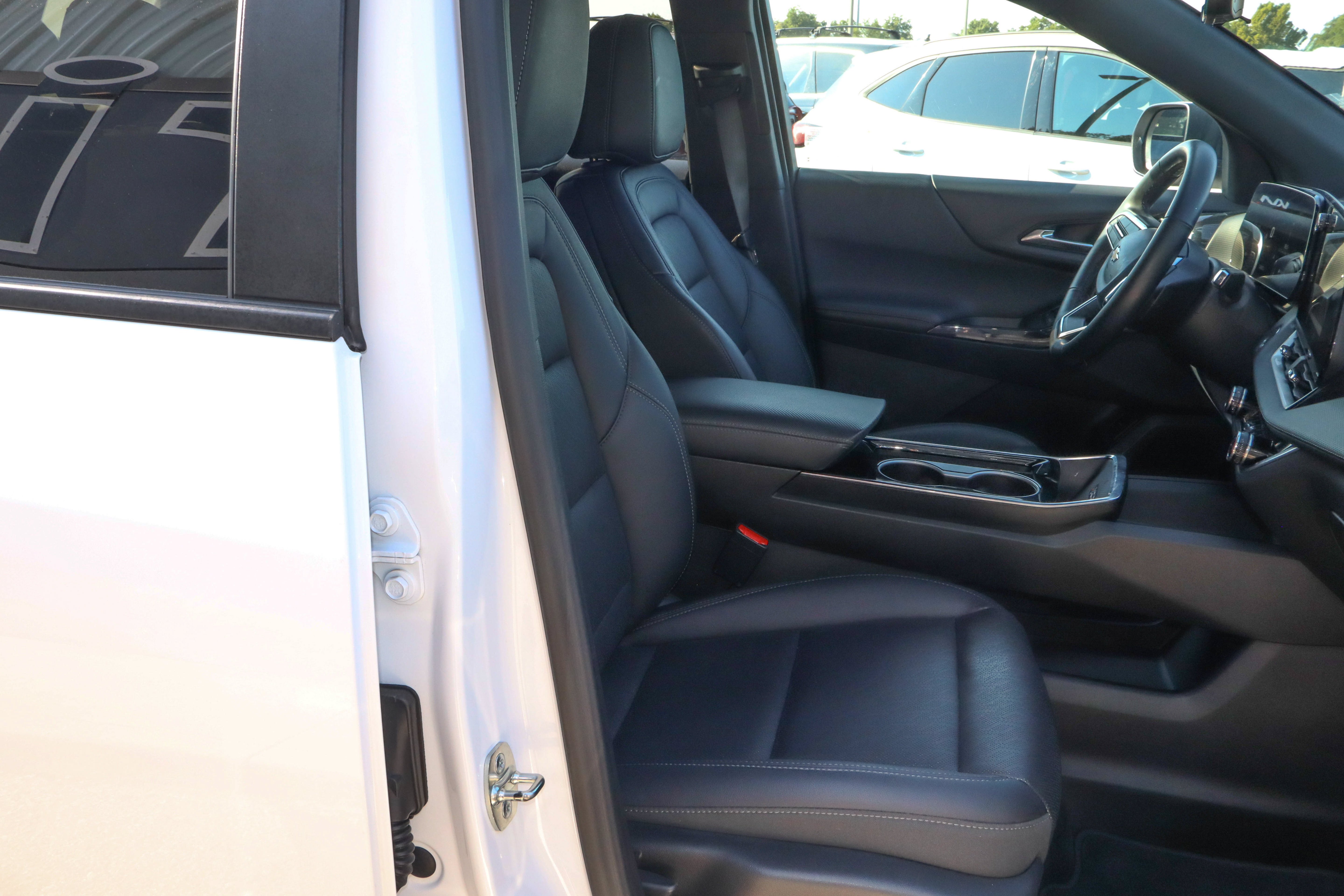 Used 2025 Chevrolet Equinox LT w/ Convenience Package II FWD image 21