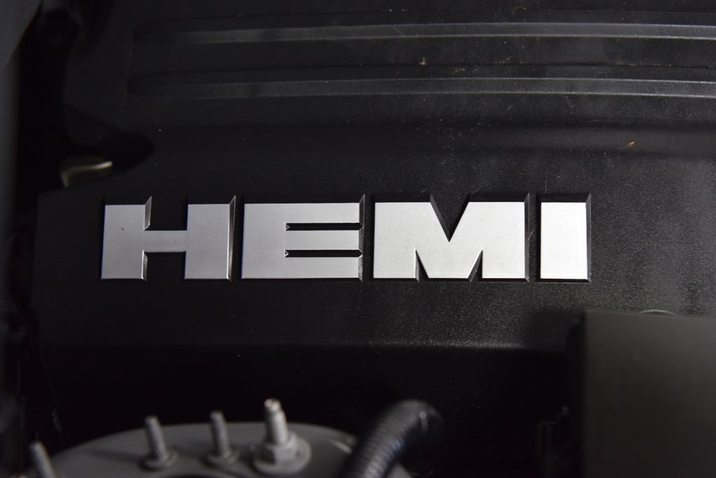 Used 2023 Dodge Durango R/T w/ Hemi Orange Plus Package AWD/4WD image 32