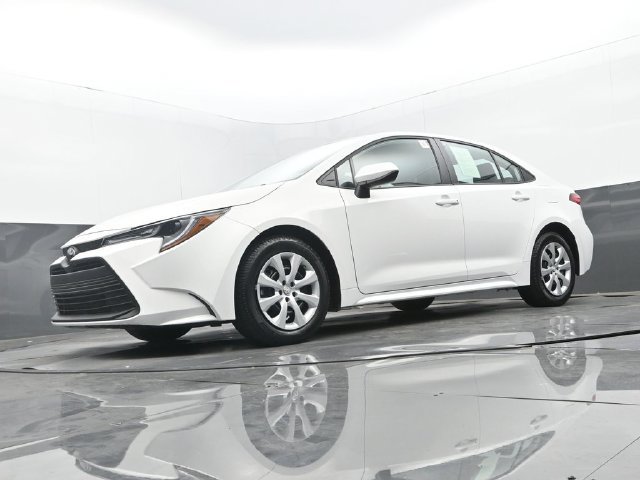 Used 2025 Toyota Corolla LE FWD image 27
