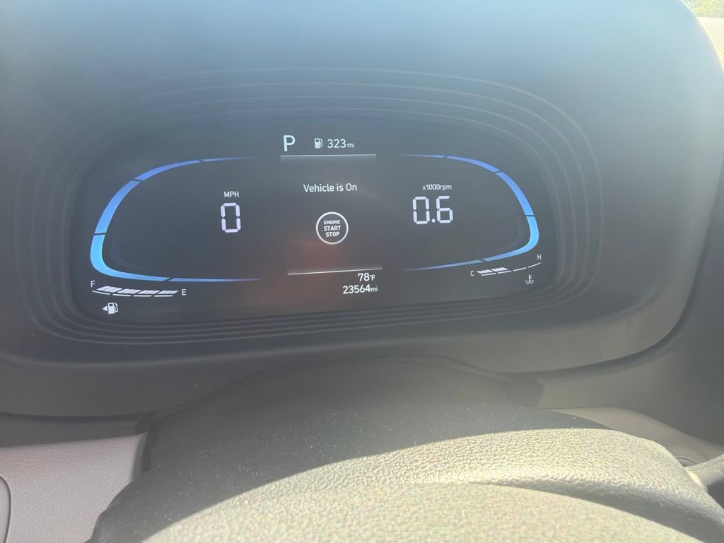 Used 2025 Hyundai Venue SEL FWD image 13