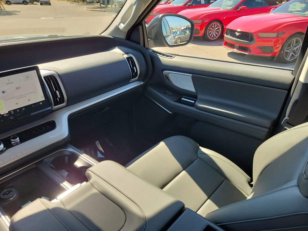 New 2026 Ford Expedition Active image 13