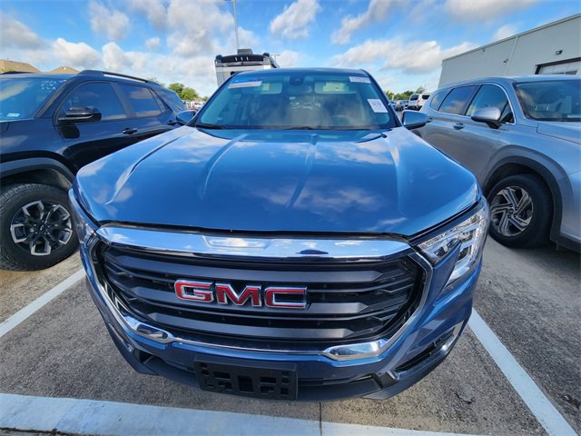 Used 2024 GMC Terrain SLE FWD image 2