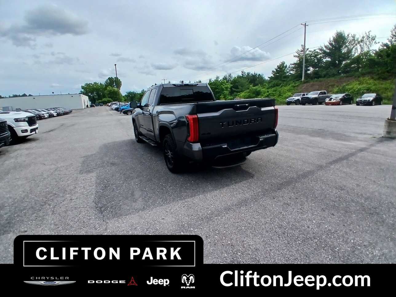 Used 2022 Toyota Tundra SR5 w/ SR5 Premium Package AWD/4WD image 6