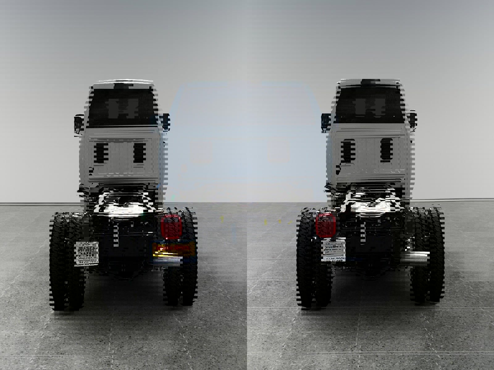 New 2026 RAM 5500 4x4 Crew Cab image 4