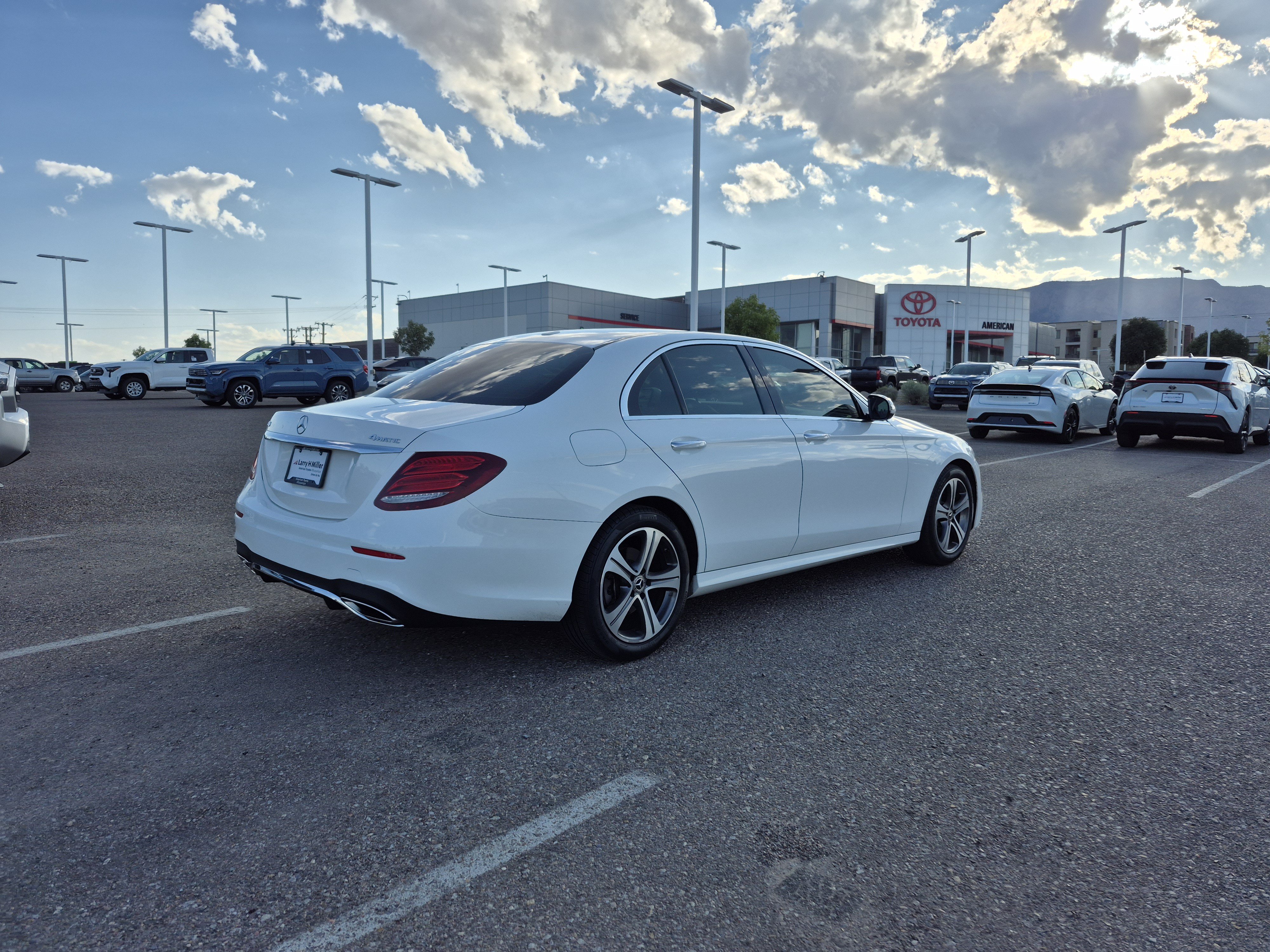 Used 2020 Mercedes-Benz E 350 4MATIC Sedan image 5
