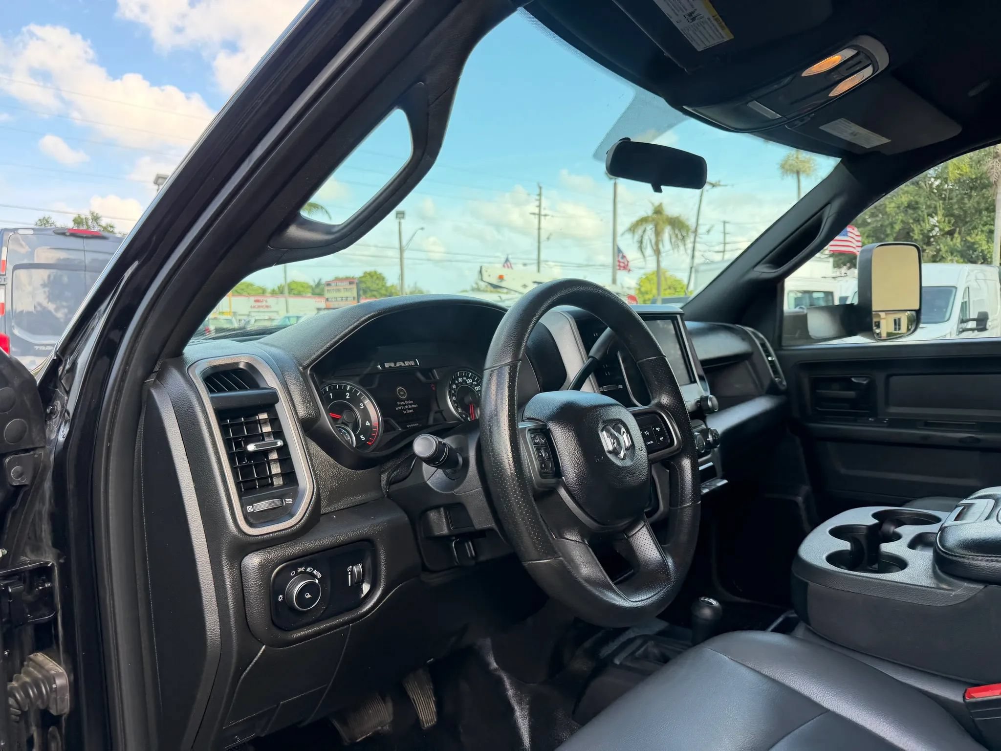 Used 2022 RAM 3500 Tradesman w/ Chrome Appearance Group AWD/4WD image 12
