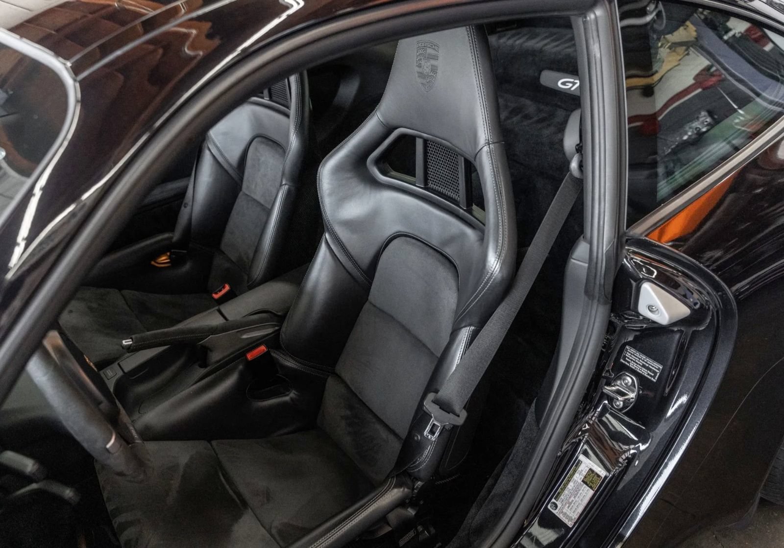 Used 2010 Porsche 911 GT3 RWD image 3