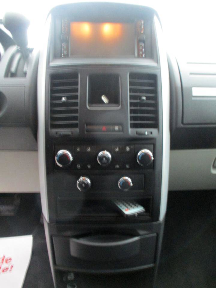 Used 2010 Dodge Grand Caravan SE FWD image 11
