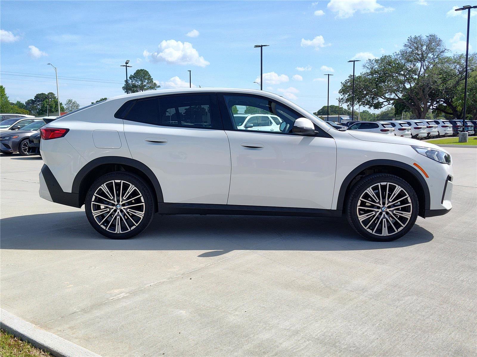 Certified 2026 BMW X2 xDrive28i w/ Technology Package AWD/4WD image 9