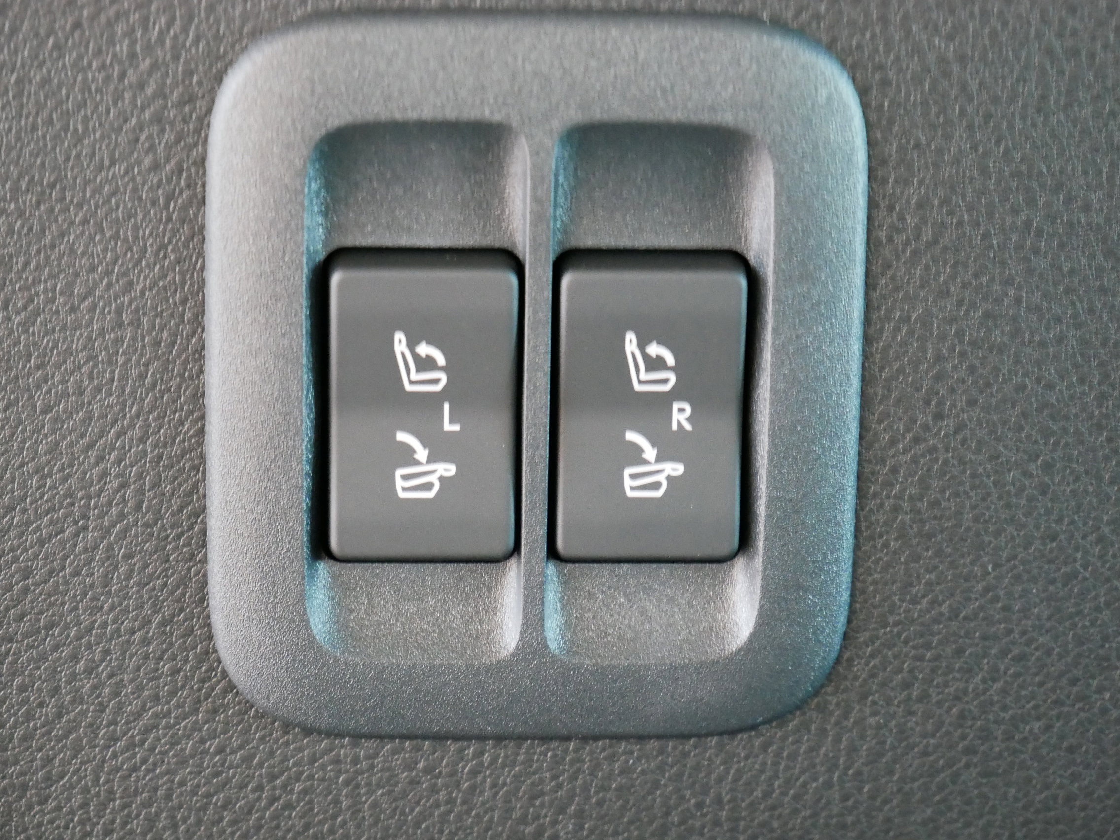 New 2026 Lexus TX 500h AWD image 17