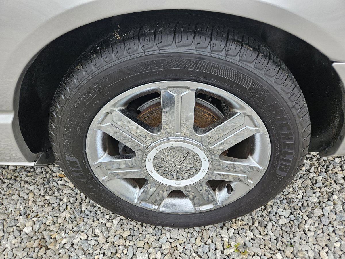 Used 2004 Ford Thunderbird image 4