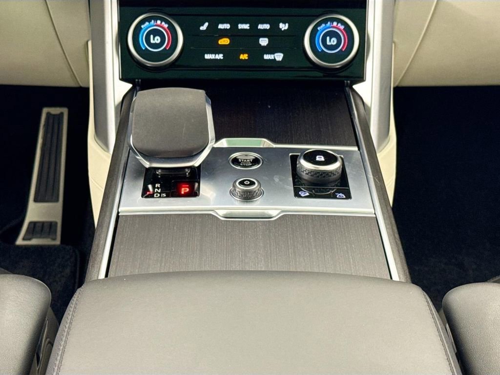Used 2023 Land Rover Range Rover SE image 12