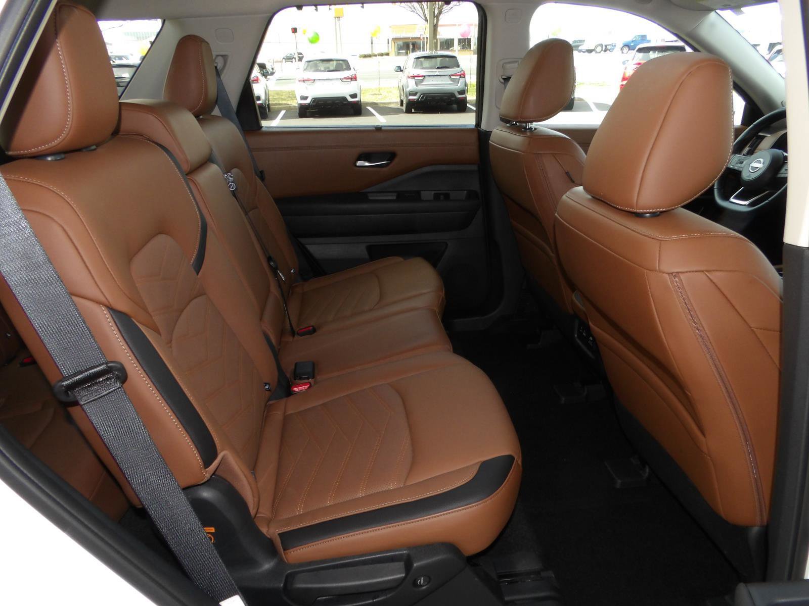 Certified 2025 Nissan Pathfinder Platinum w/ Cargo Package image 30