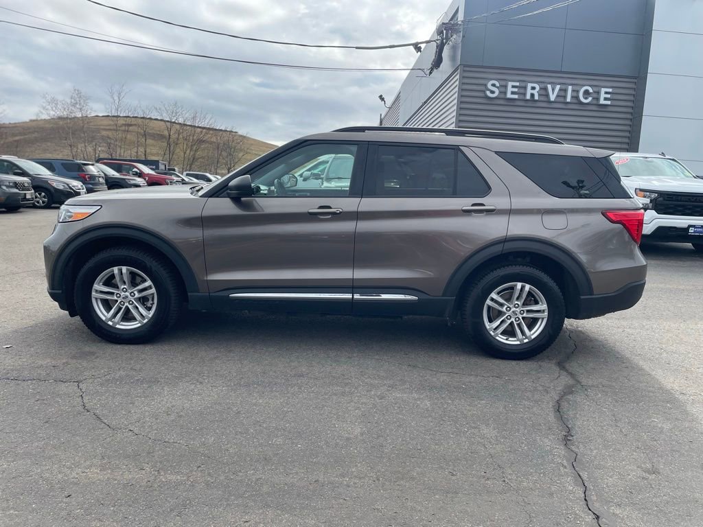 Used 2021 Ford Explorer XLT w/ Equipment Group 202A image 2