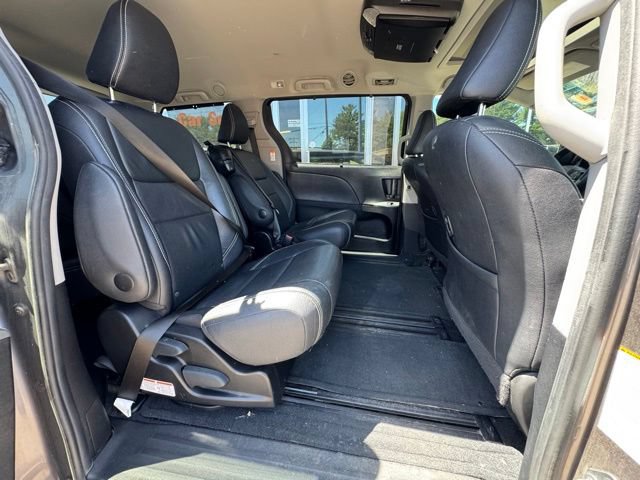 Used 2015 Toyota Sienna SE FWD image 14
