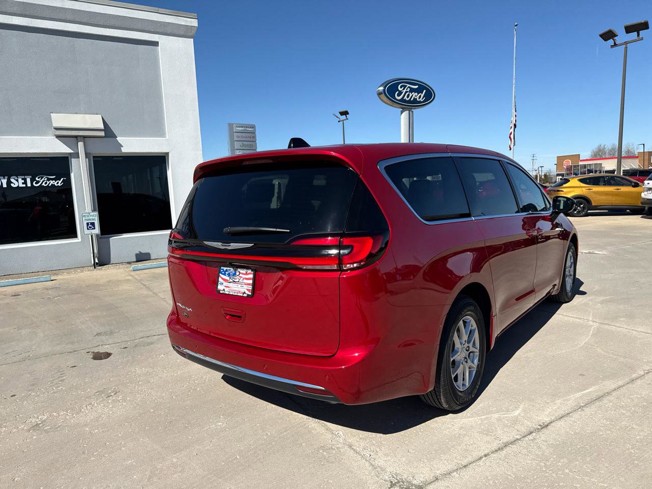 New 2026 Chrysler Pacifica Select image 8