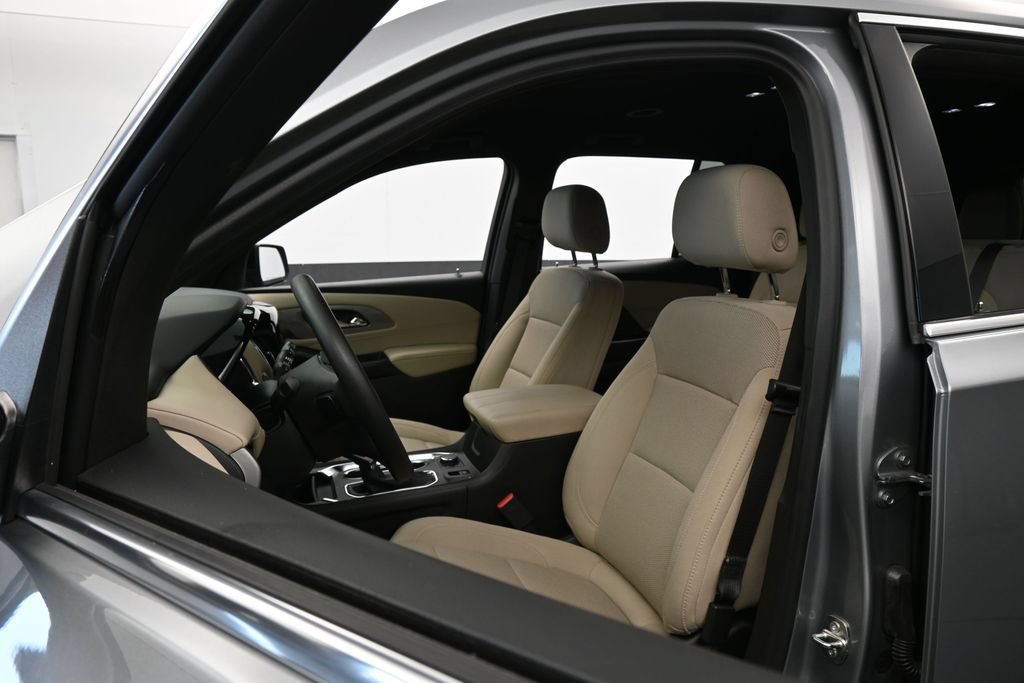 Used 2023 Chevrolet Traverse LS FWD image 10
