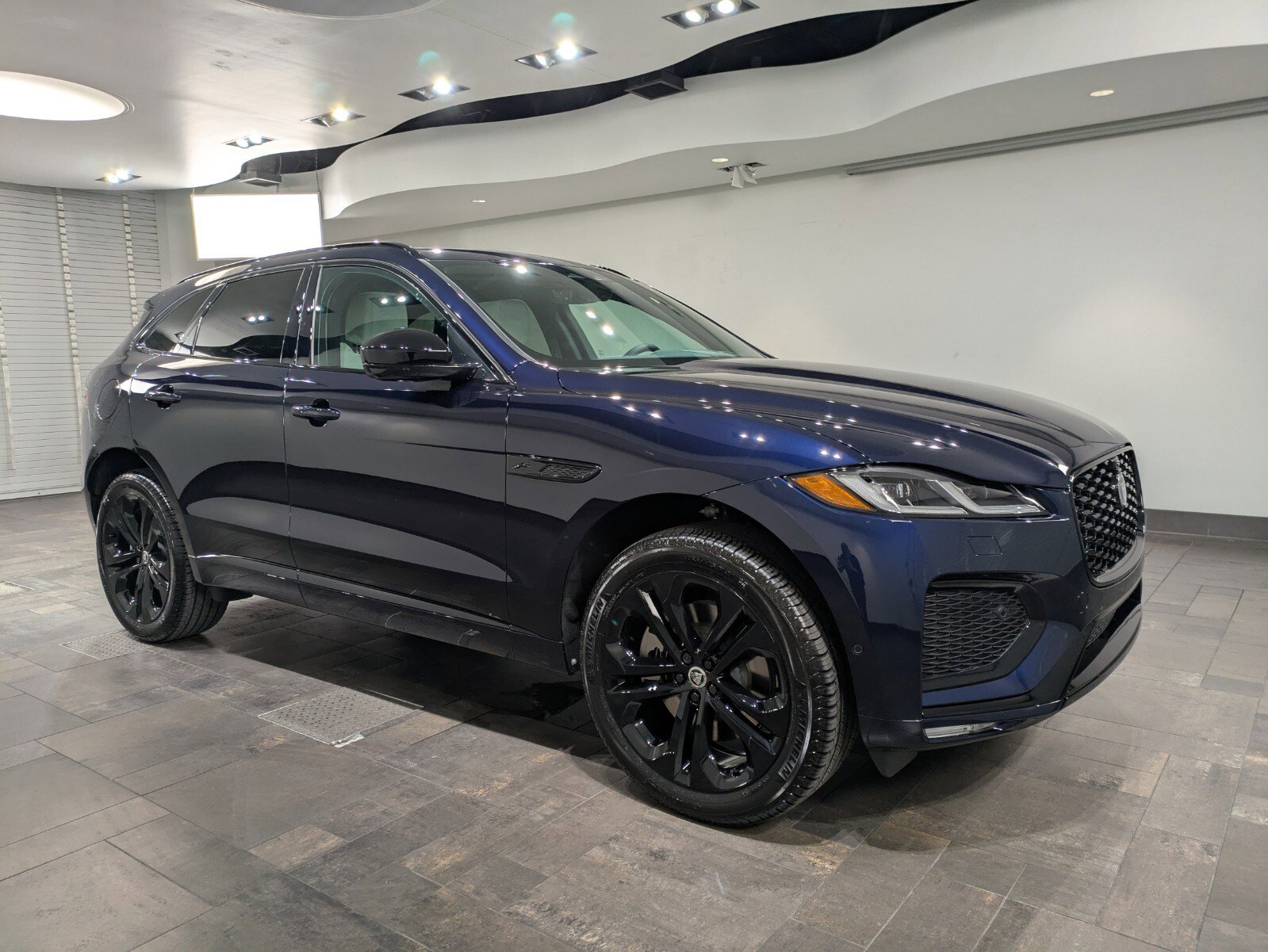 New 2026 Jaguar F-PACE R-Dynamic S image 7