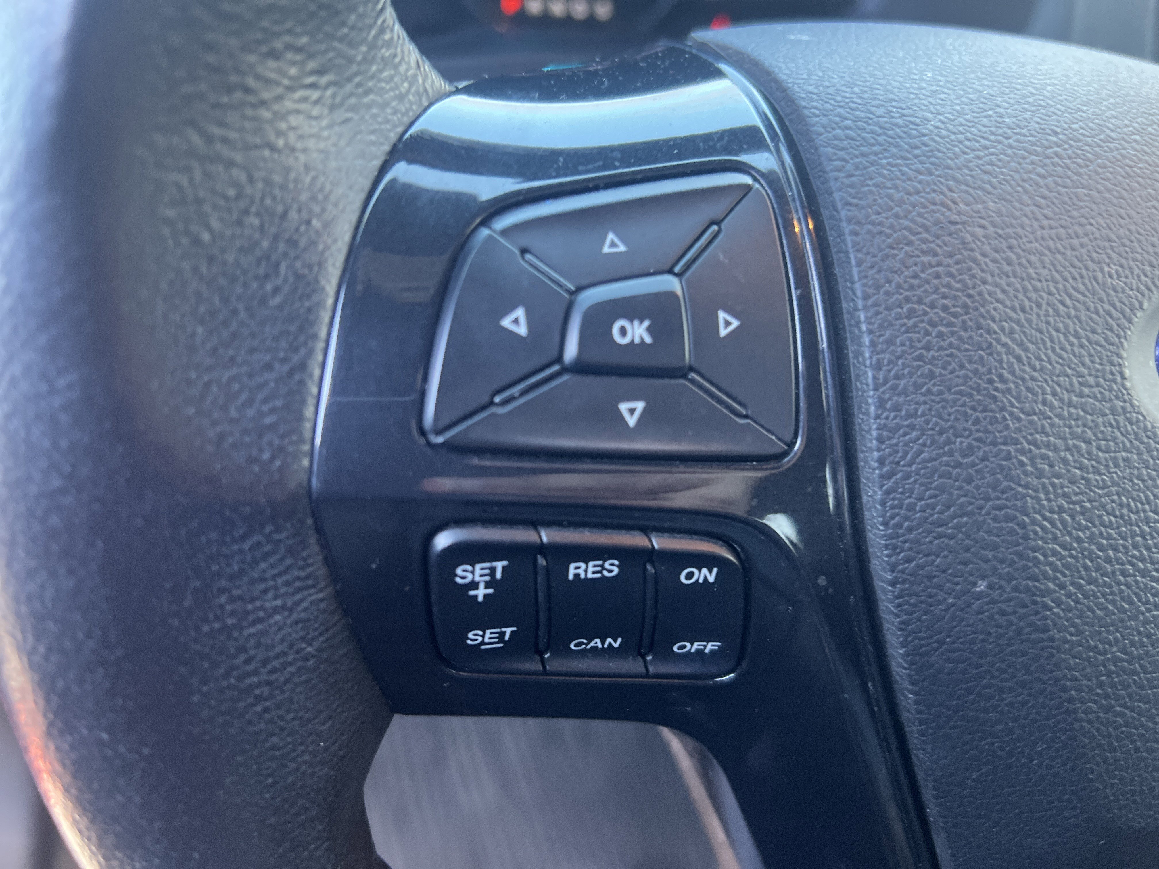 Used 2017 Ford Explorer XLT w/ Equipment Group 202A AWD/4WD image 9