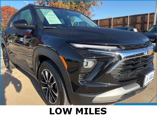 Used 2025 Chevrolet TrailBlazer LT w/ LT Cold Weather Package image 2