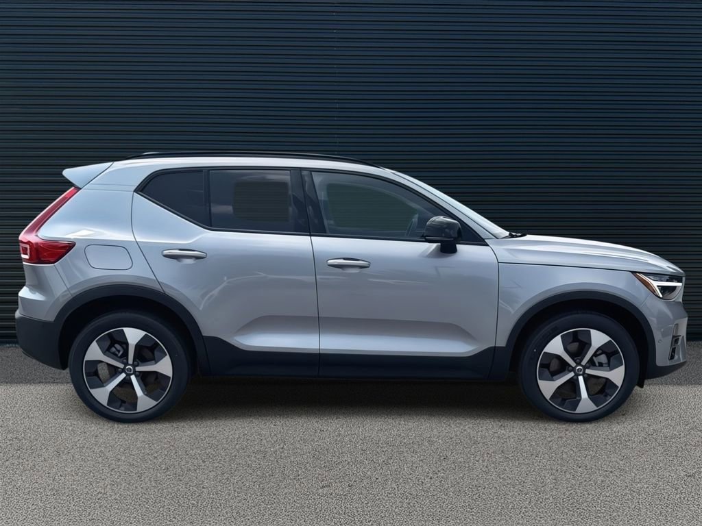Used 2026 Volvo XC40 B5 Plus w/ Protection Package Premier image 4