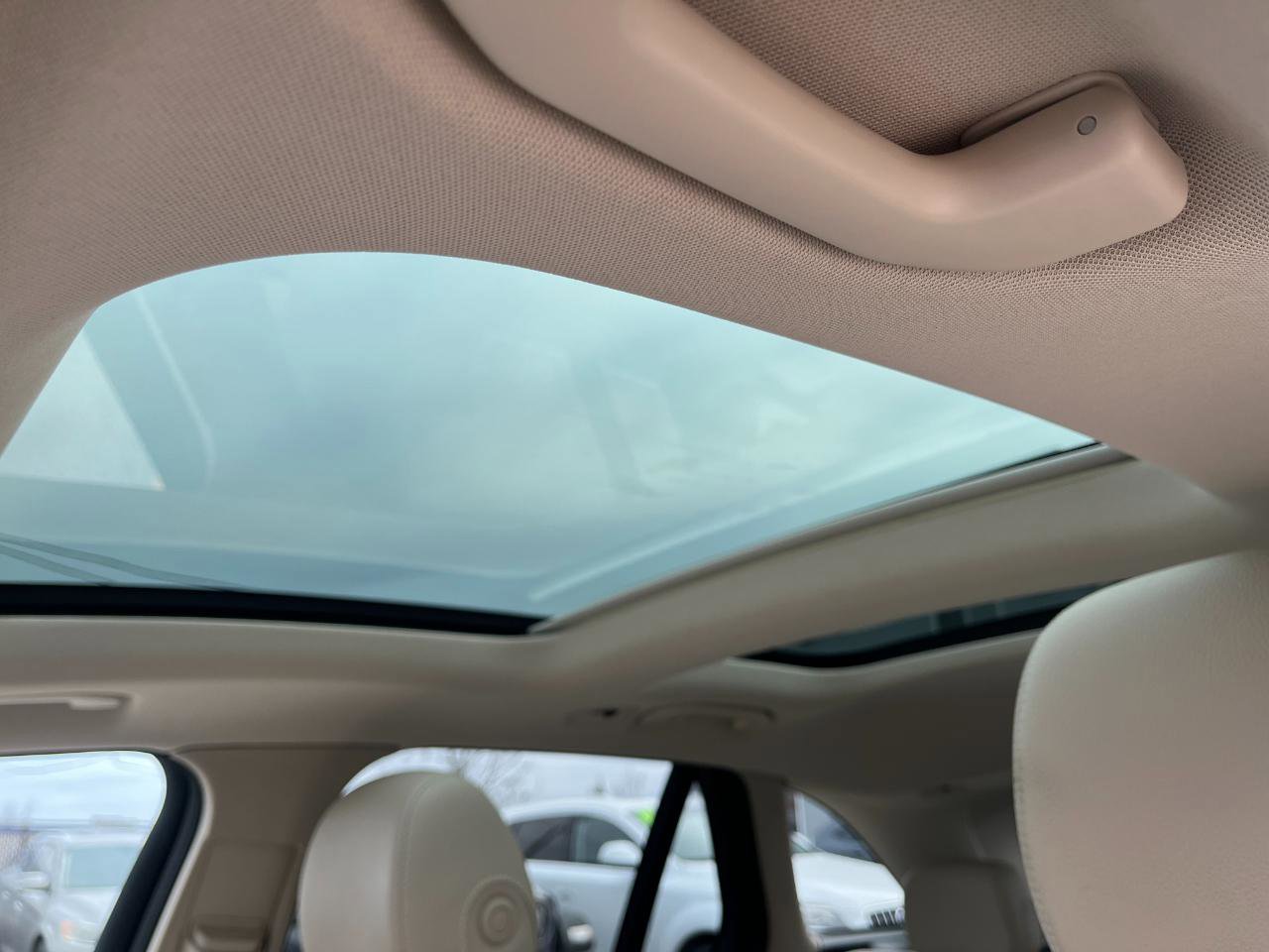 Used 2019 Mercedes-Benz GLC 300 4MATIC w/ Premium Package image 40