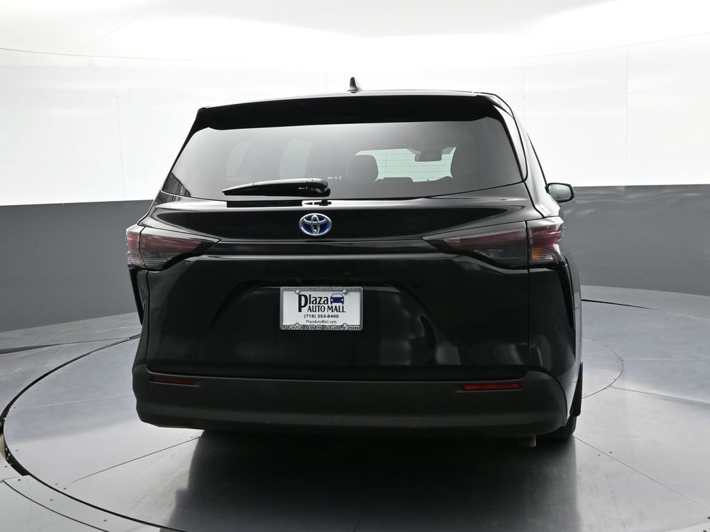 Used 2024 Toyota Sienna LE w/ Protection Package (TMS) AWD/4WD image 7