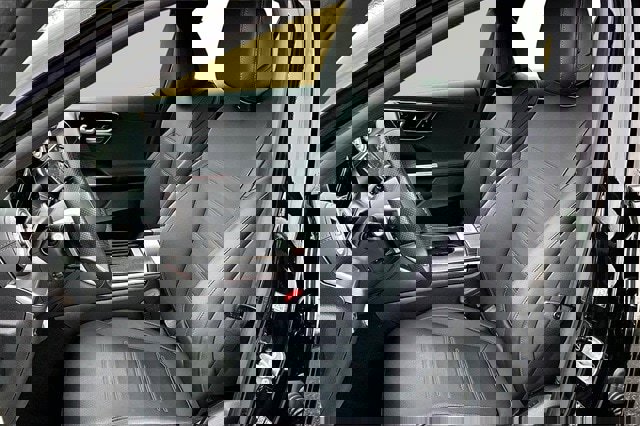 Used 2025 Mercedes-Benz C 300 4MATIC Sedan image 24