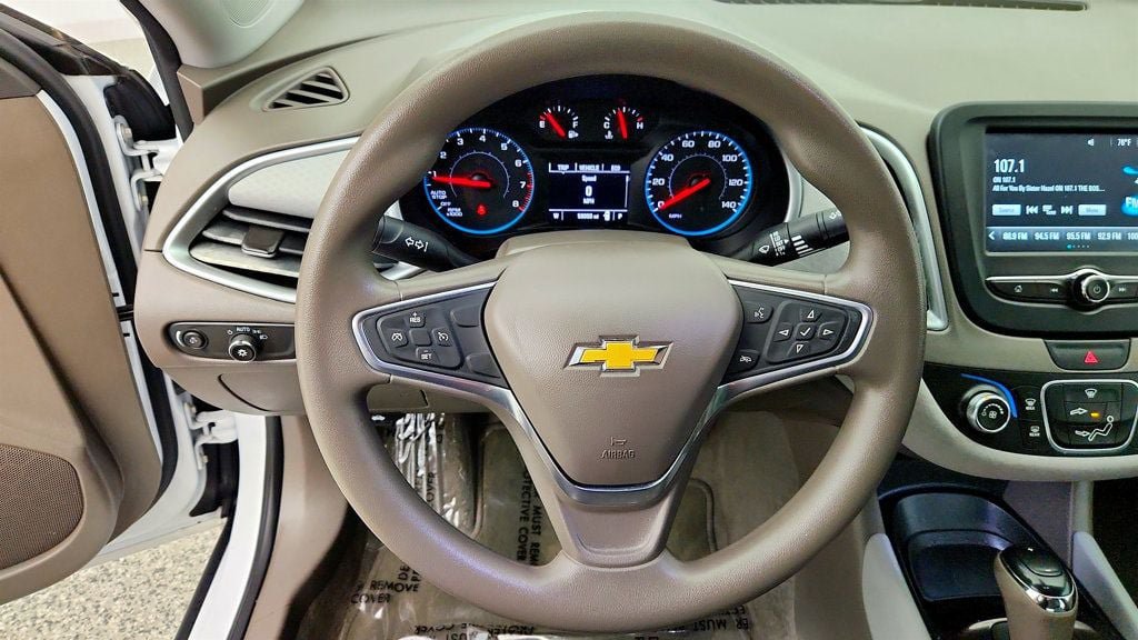 Used 2018 Chevrolet Malibu LS FWD image 13