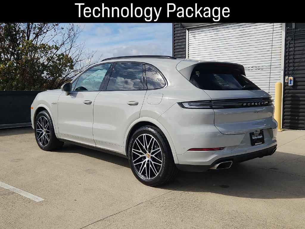 Certified 2025 Porsche Cayenne E-Hybrid AWD/4WD image 3