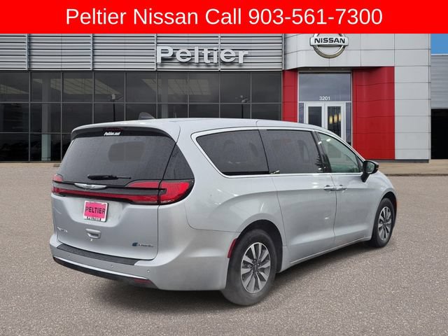 Used 2024 Chrysler Pacifica Limited FWD image 6