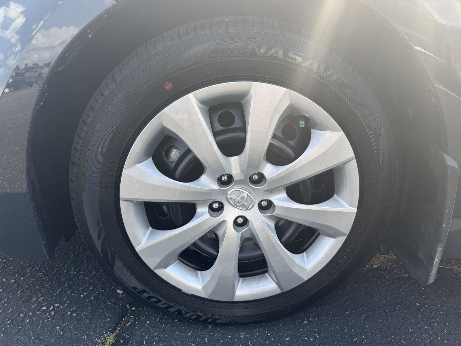 Used 2026 Toyota Corolla LE FWD image 6