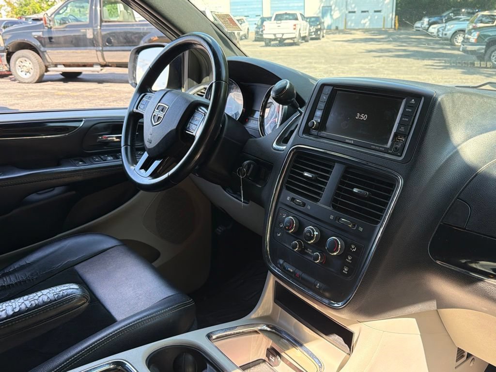 Used 2018 Dodge Grand Caravan SXT FWD image 22
