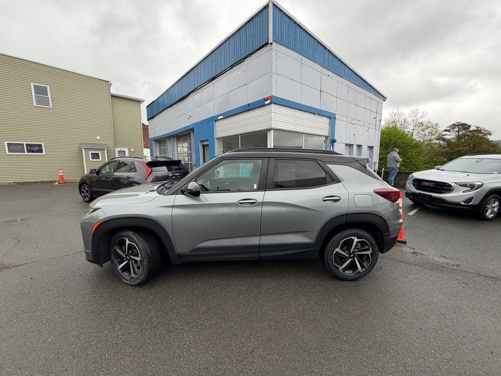 Used 2023 Chevrolet TrailBlazer RS FWD image 2
