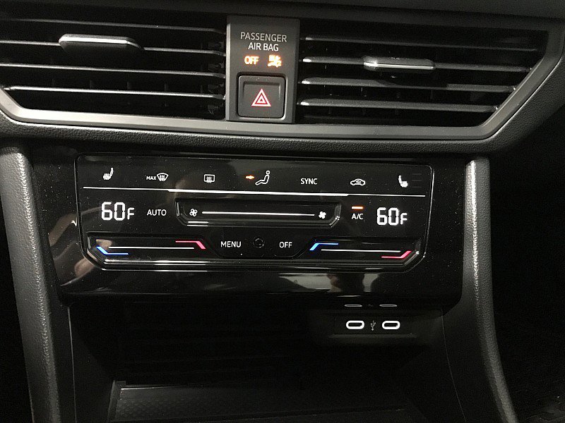 Used 2025 Volkswagen Jetta SE image 29