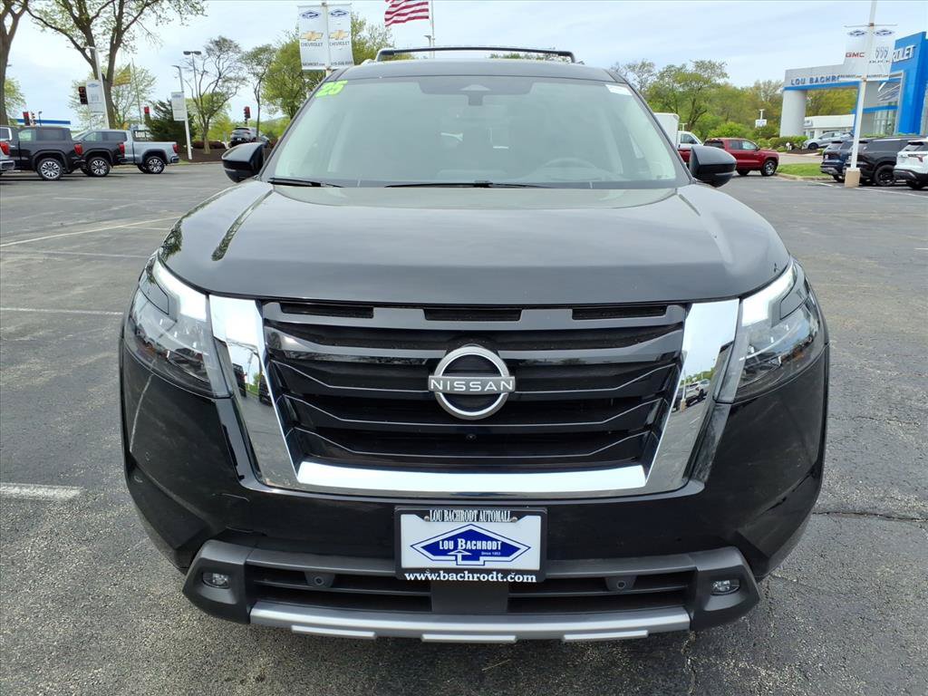 Used 2025 Nissan Pathfinder Platinum w/ Cargo Package AWD/4WD image 2