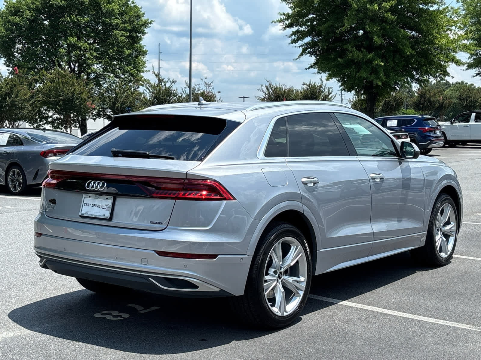 Used 2022 Audi Q8 Premium AWD/4WD image 5