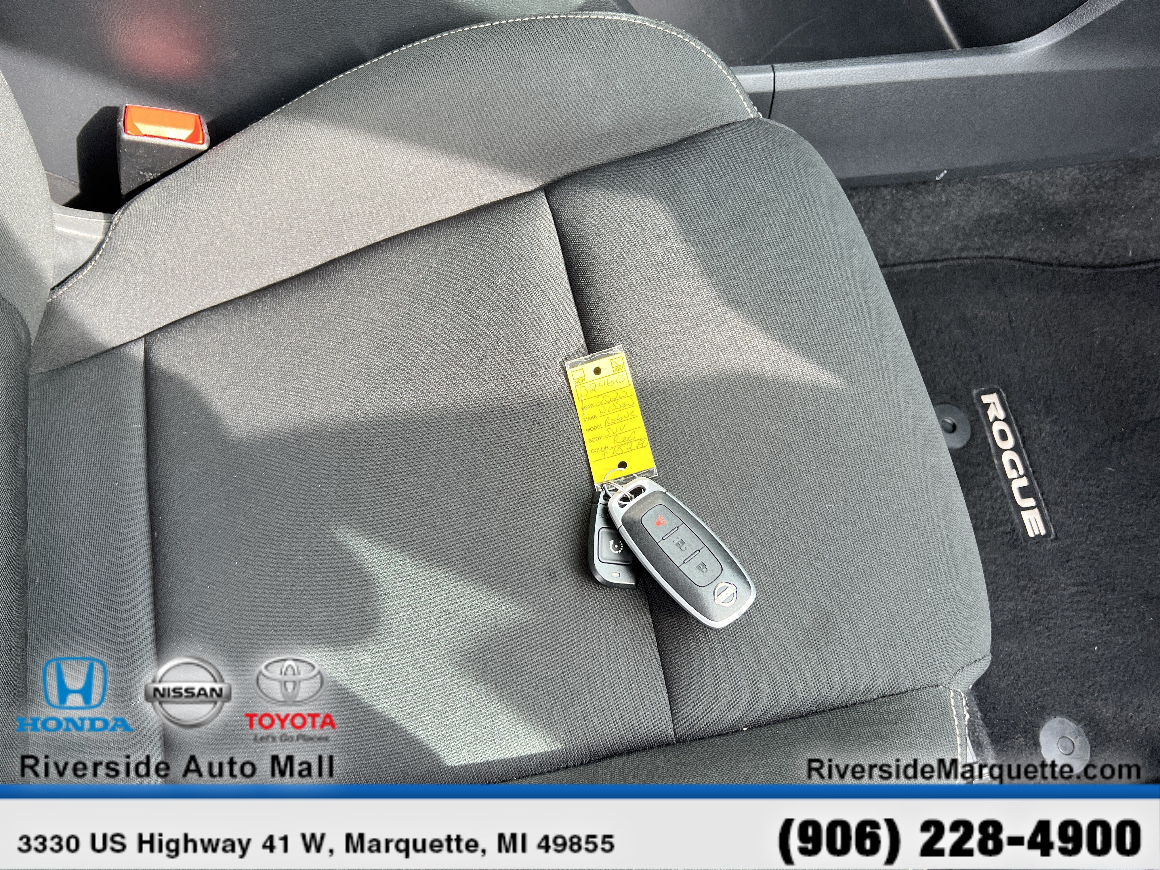 Used 2025 Nissan Rogue S AWD/4WD image 26