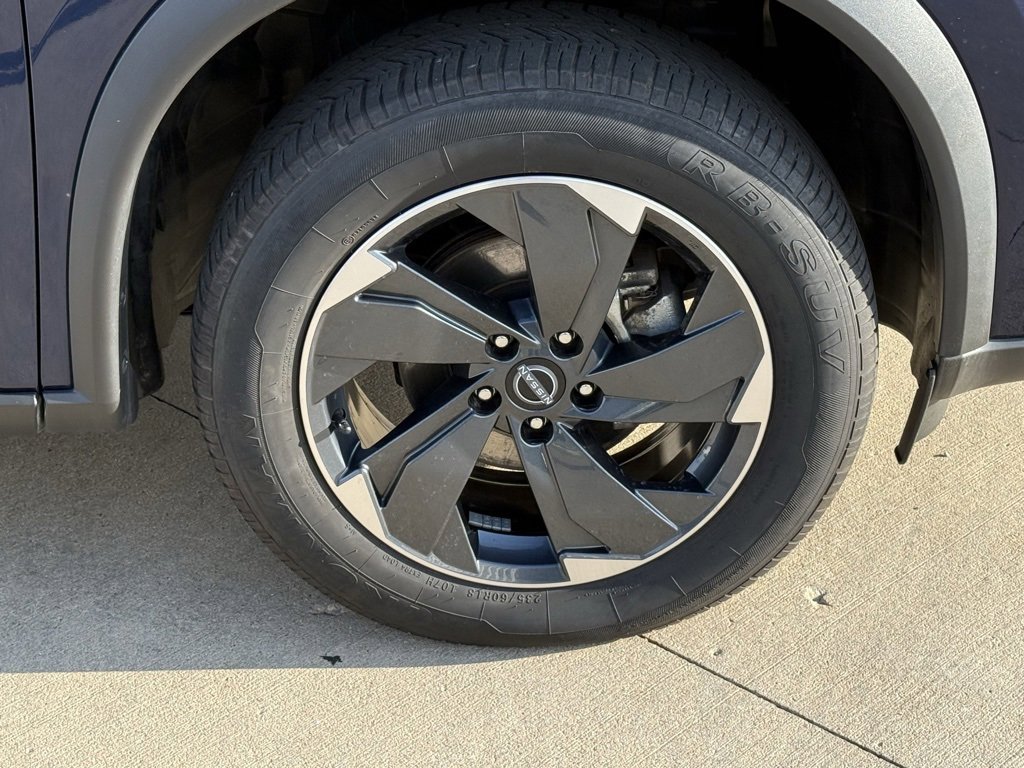 Used 2024 Nissan Rogue SV image 10